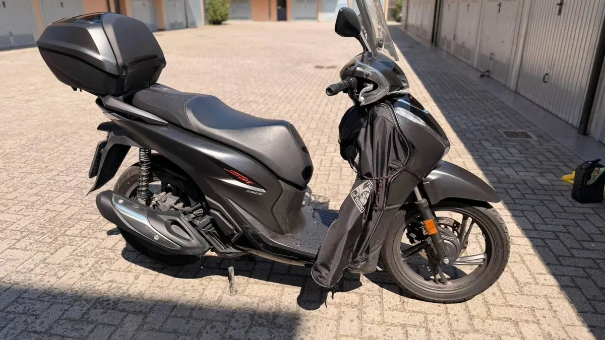 Honda SH 150i Sport (2022 - 23)  (2)