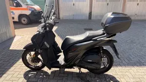 Honda SH 150i Sport (2022 - 23)  (4)