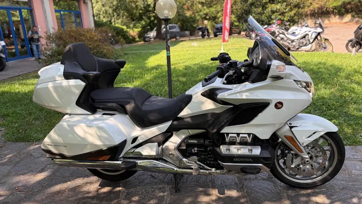Honda GL 1800 Gold Wing Tour DCT & Airbag (2022 - 24)  (4)