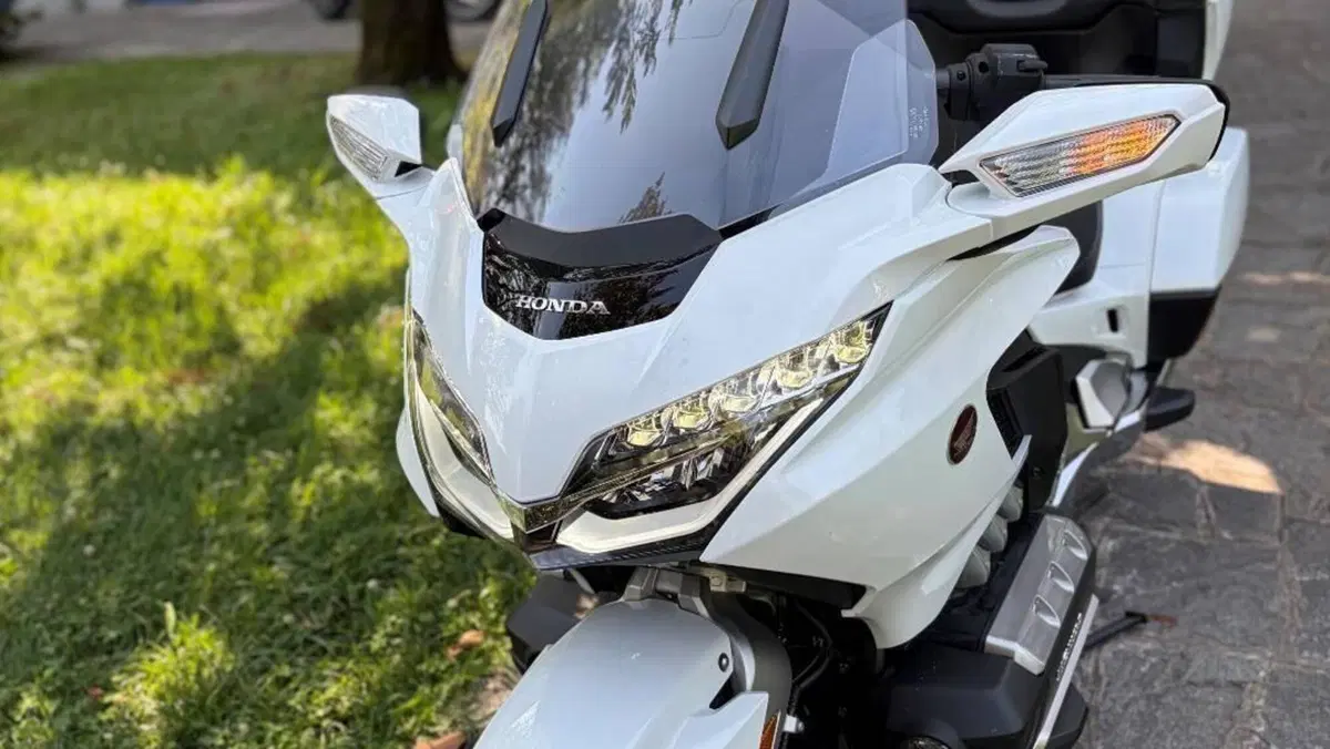 Honda GL 1800 Gold Wing Tour DCT & Airbag (2022 - 24)  (3)
