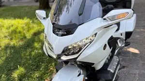 Honda GL 1800 Gold Wing Tour DCT & Airbag (2022 - 24)  (3)