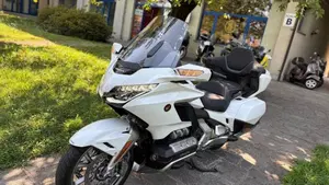 Honda GL 1800 Gold Wing Tour DCT & Airbag (2022 - 24)  (2)