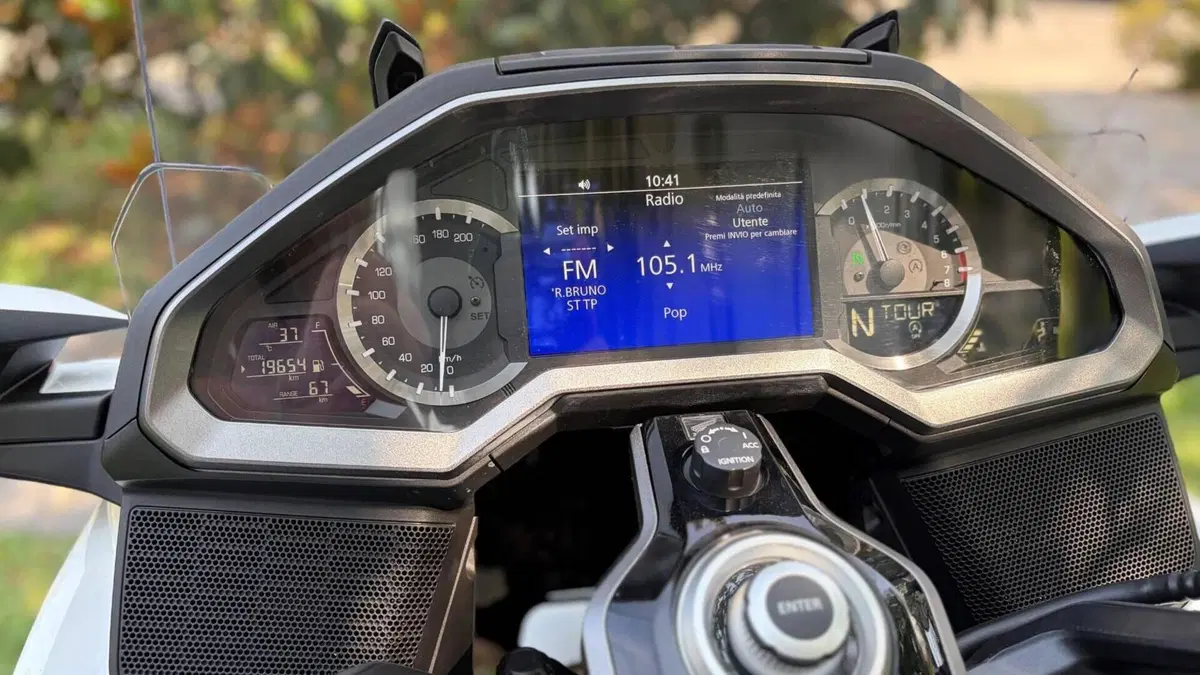 Honda GL 1800 Gold Wing Tour DCT & Airbag (2022 - 24)  (6)