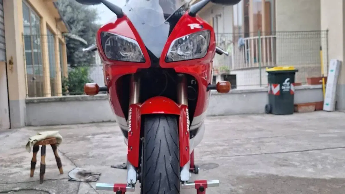 Yamaha YZF R1 (1998 - 99) 