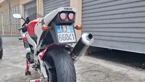 Yamaha YZF R1 (1998 - 99)  (3)