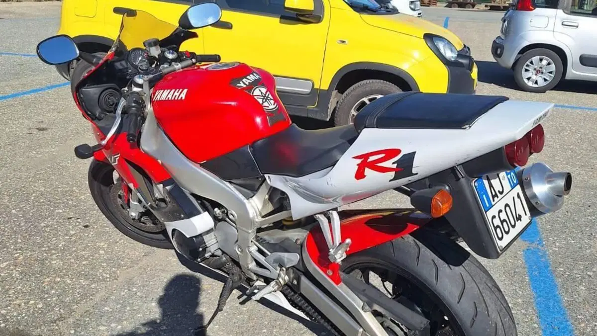 Yamaha YZF R1 (1998 - 99)  (5)