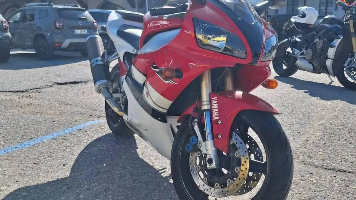 Yamaha YZF R1 (1998 - 99)  (8)