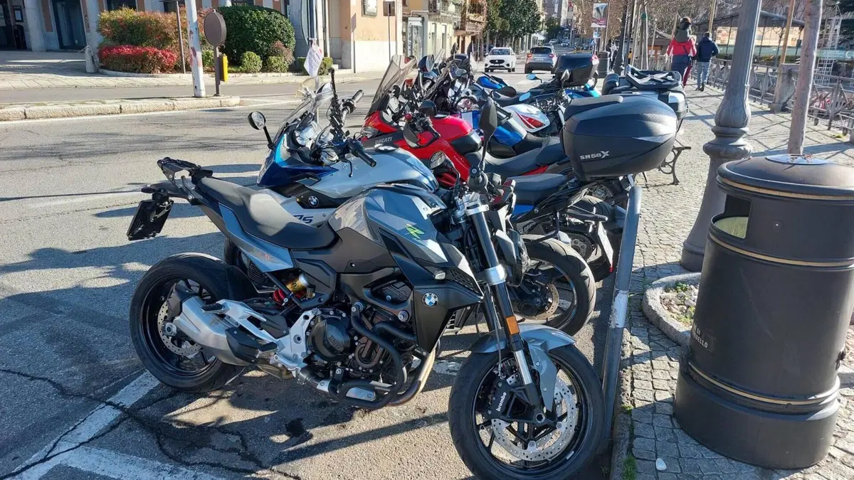 Bmw F 900 R (2021 - 24)  (4)