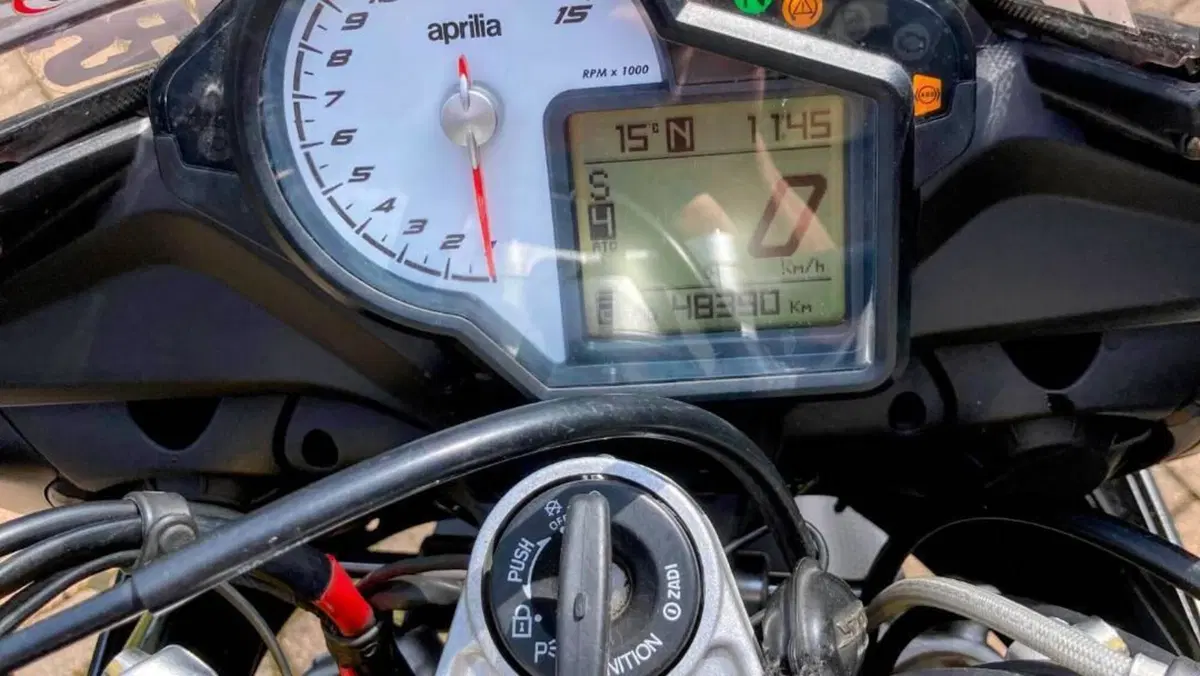 Aprilia Tuono V4 RR (2015 - 17)  (6)