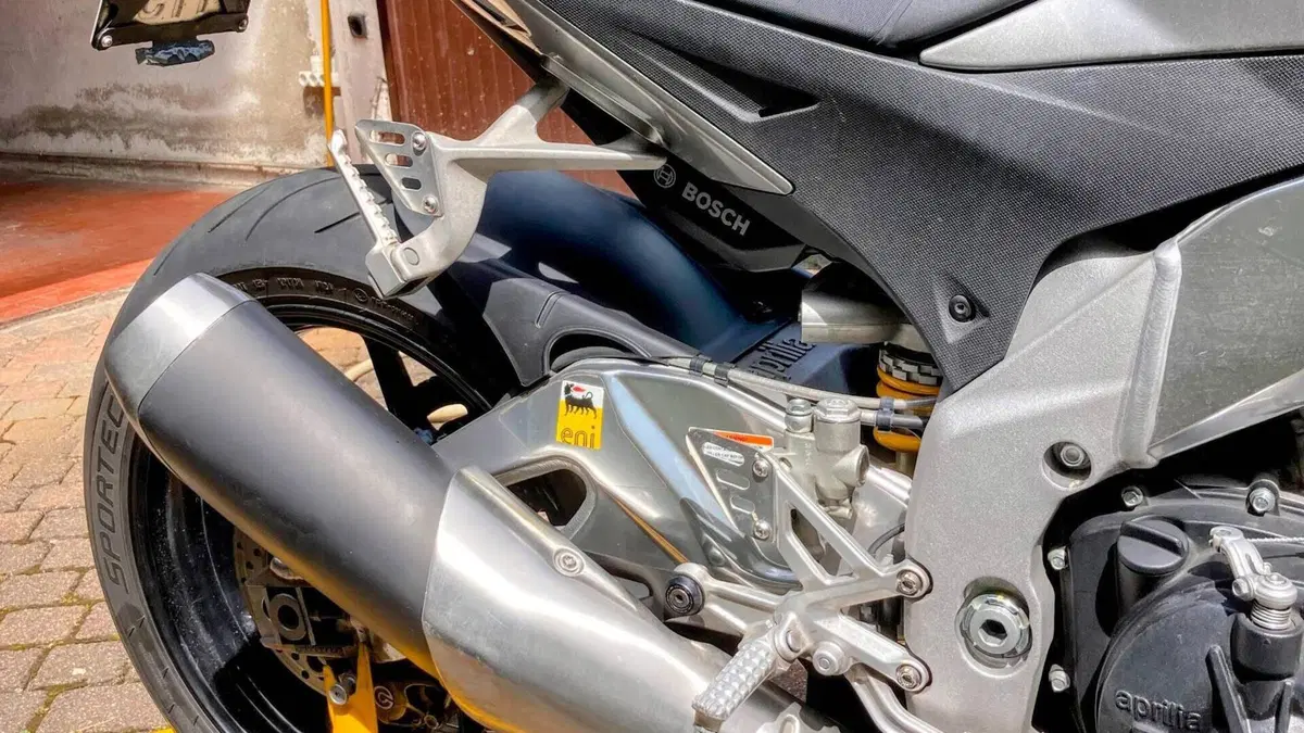 Aprilia Tuono V4 RR (2015 - 17)  (7)