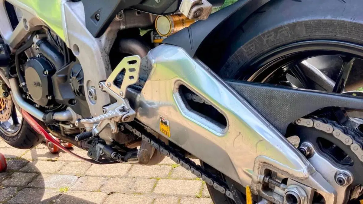 Aprilia Tuono V4 RR (2015 - 17)  (8)
