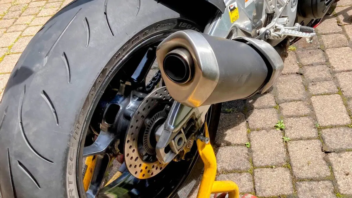 Aprilia Tuono V4 RR (2015 - 17)  (9)