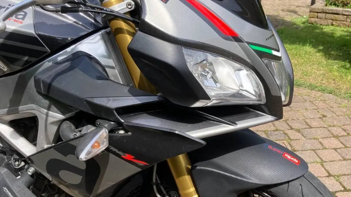 Aprilia Tuono V4 RR (2015 - 17)  (2)