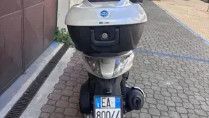 Piaggio Beverly 300 i.e. (2010 - 16)  (3)
