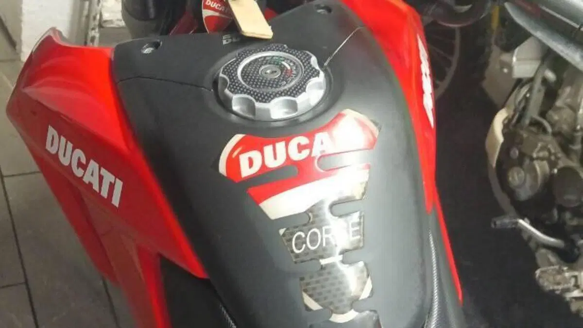 Ducati Hypermotard 1100 (2007 - 09)  (2)