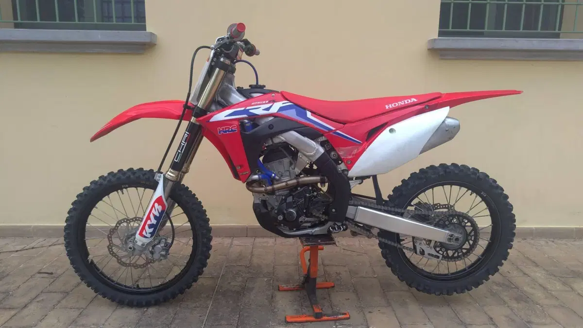 Honda CRF 250R (2020)  (3)