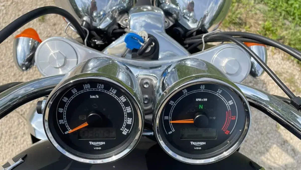 Triumph Rocket 3 Roadster ABS (2010 - 17)  (5)