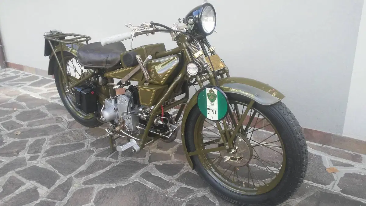 Moto Guzzi   (2)