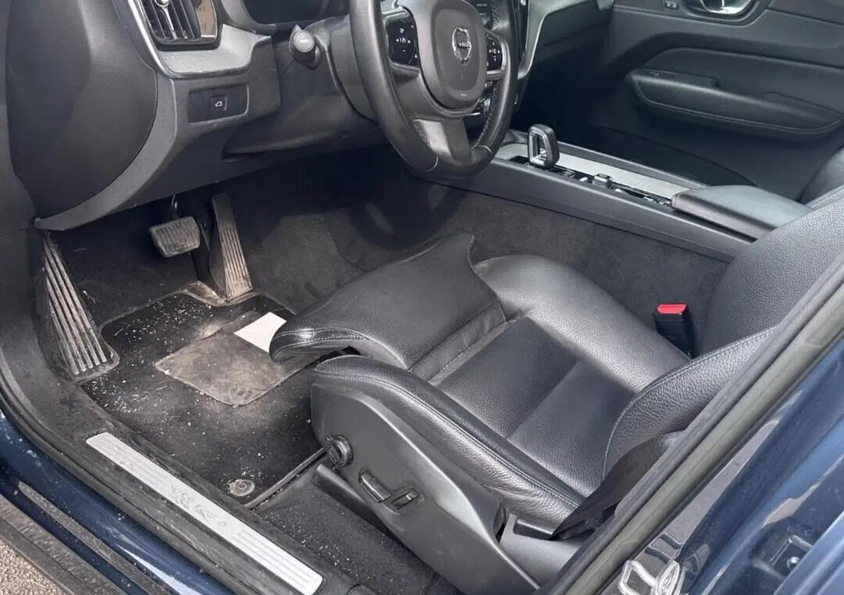 Volvo XC60 B4 (d) AWD automatico Plus Bright N1 (3)