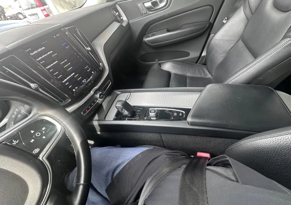 Volvo XC60 B4 (d) AWD automatico Plus Bright N1 (9)