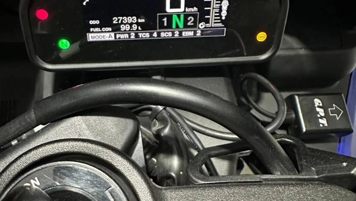 Yamaha YZF R1 (2020 - 25)  (7)