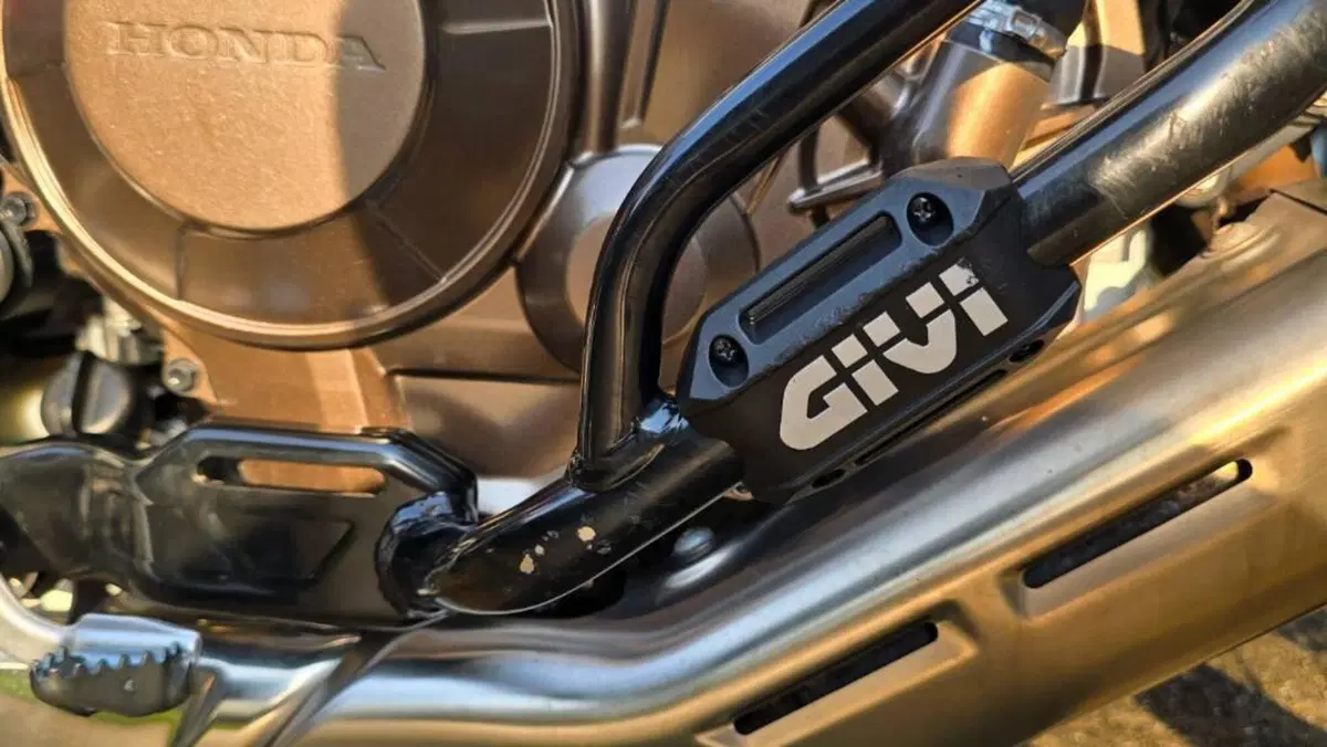 Honda Africa Twin CRF 1100L (2022 - 23)  (11)