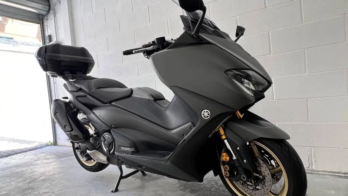 Yamaha T-Max 560 Tech Max (2021)  (2)