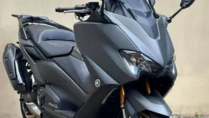 Yamaha T-Max 560 Tech Max (2021)  (9)