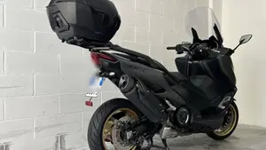 Yamaha T-Max 560 Tech Max (2021)  (10)
