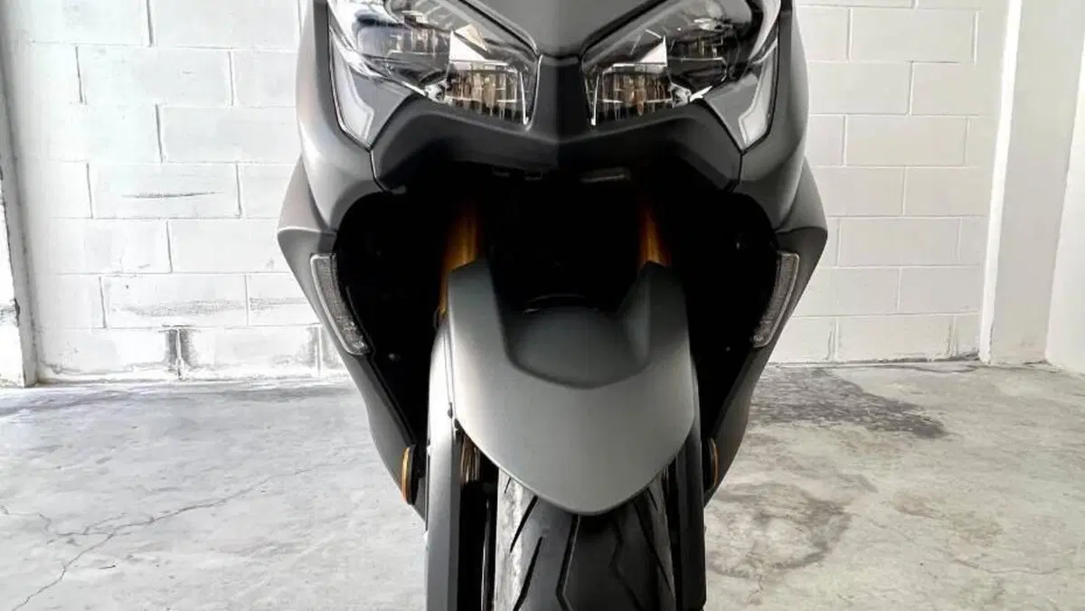 Yamaha T-Max 560 Tech Max (2021)  (12)