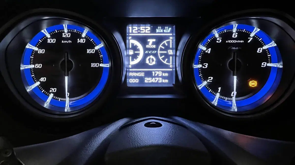 Yamaha T-Max 560 Tech Max (2021)  (14)