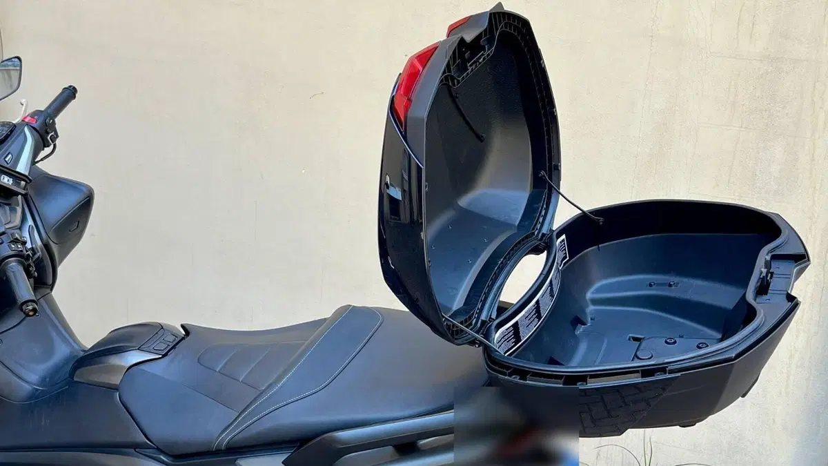 Yamaha T-Max 560 Tech Max (2021)  (15)