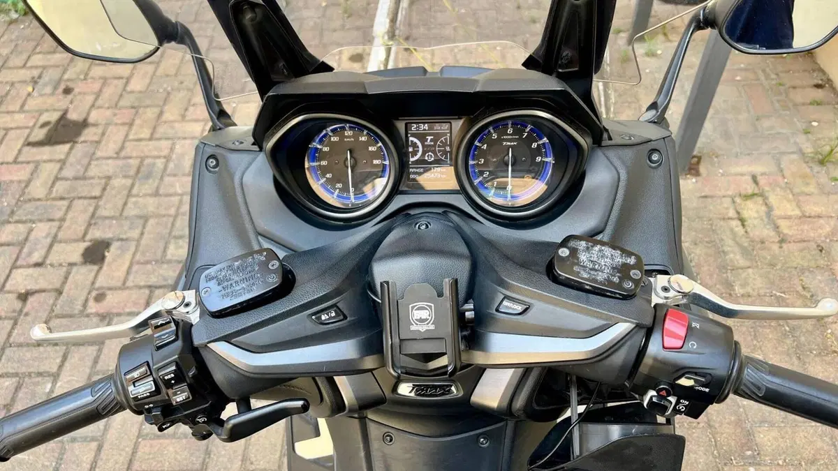 Yamaha T-Max 560 Tech Max (2021)  (17)