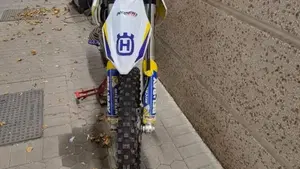 Husqvarna FE 250 (2016)  (3)