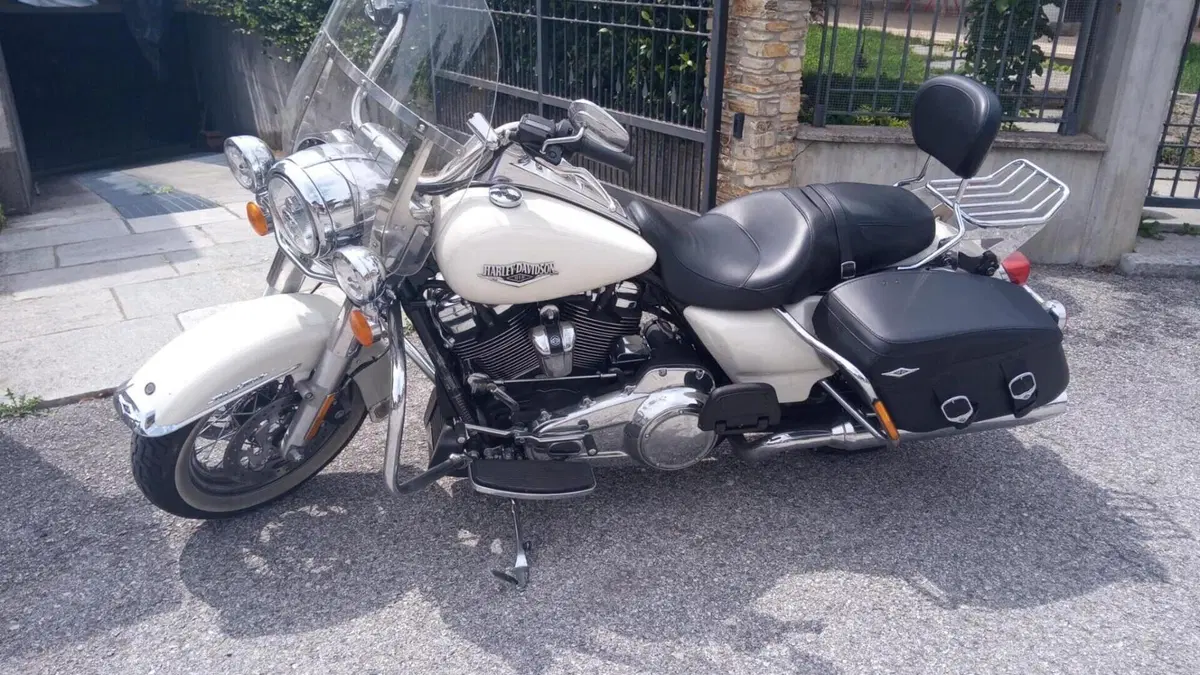 Harley-Davidson 107 Road King Classic (2017 - 18) - FLHRC 