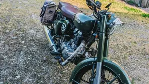 Royal Enfield Classic 500 EFI Battle Green (2017 - 20)  (4)