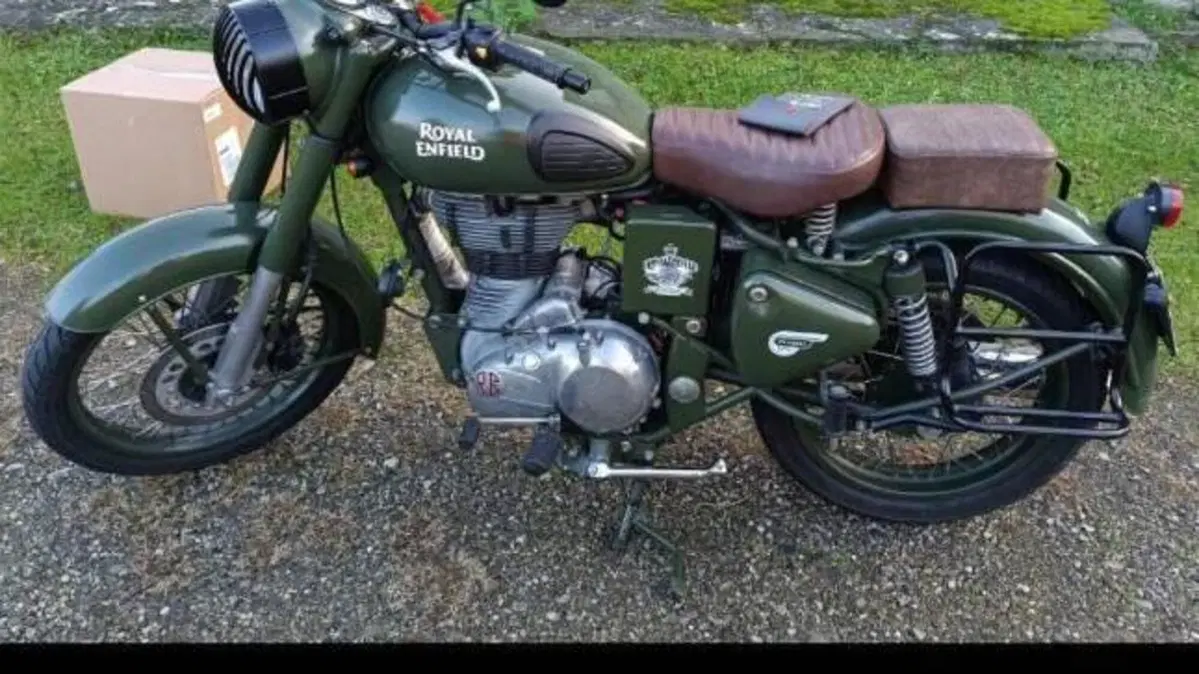 Royal Enfield Classic 500 EFI Battle Green (2017 - 20)  (5)