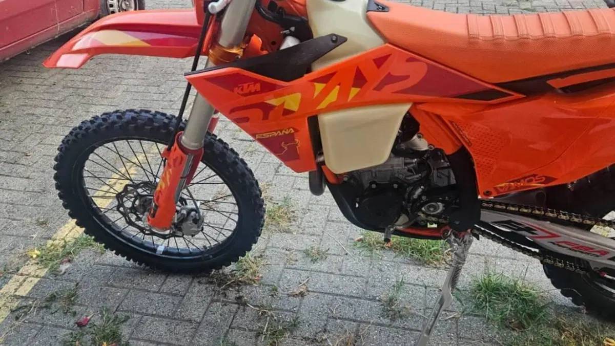 KTM 450 EXC-F Six Days (2025)  (3)