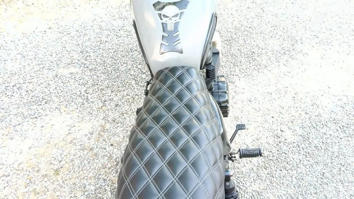 Triumph Bonneville SE (2009 - 13)  (2)