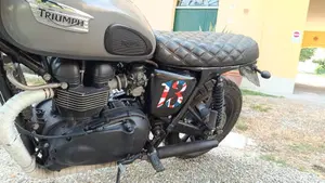 Triumph Bonneville SE (2009 - 13)  (7)