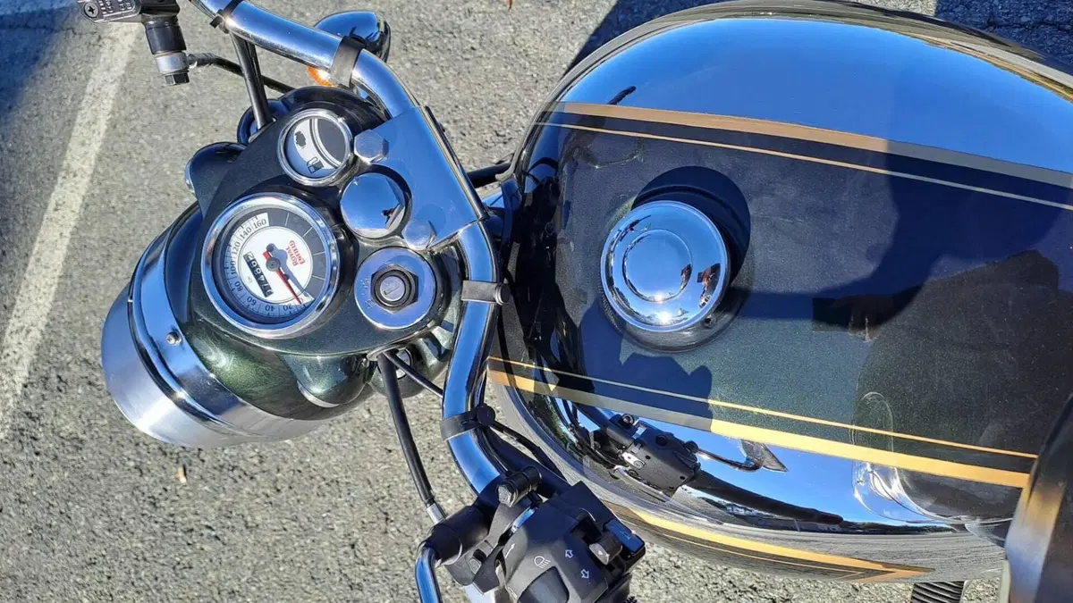 Royal Enfield Classic 500 EFI - Chrome (2017 - 20)  (4)