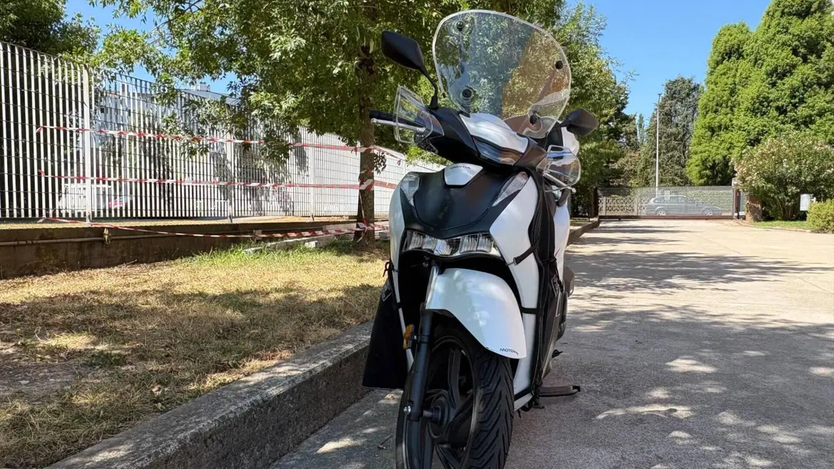 Honda SH 150i Sport (2024 - 25)  (2)