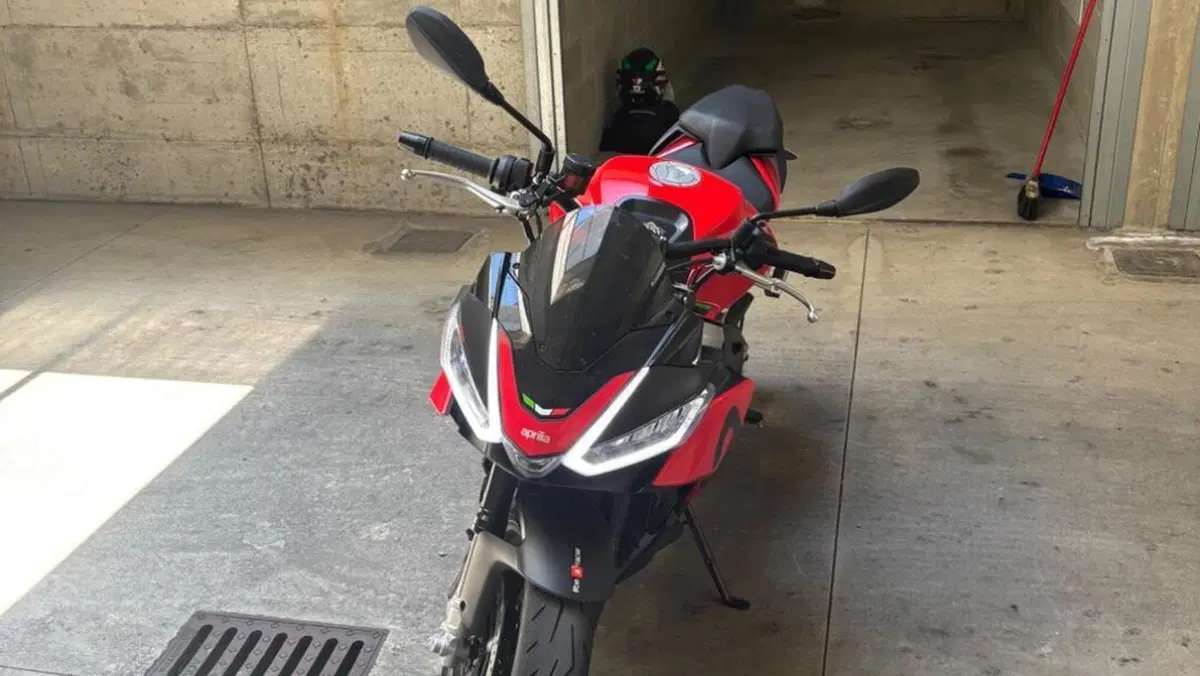 Aprilia Tuono 660 (2021 - 25)  (2)