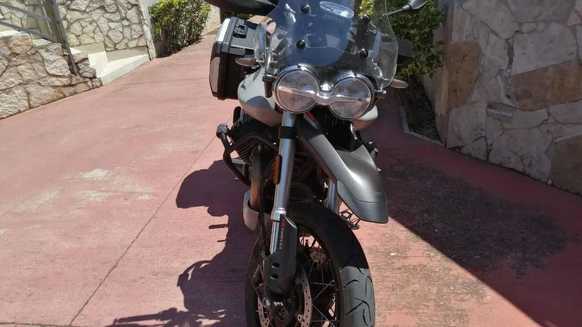 Moto Guzzi V85 TT Travel (2021 - 23) 