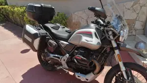 Moto Guzzi V85 TT Travel (2021 - 23)  (2)