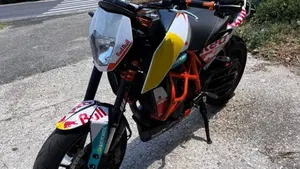 KTM 690 Duke R (2010 - 15)  (7)