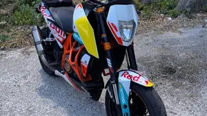 KTM 690 Duke R (2010 - 15)  (8)