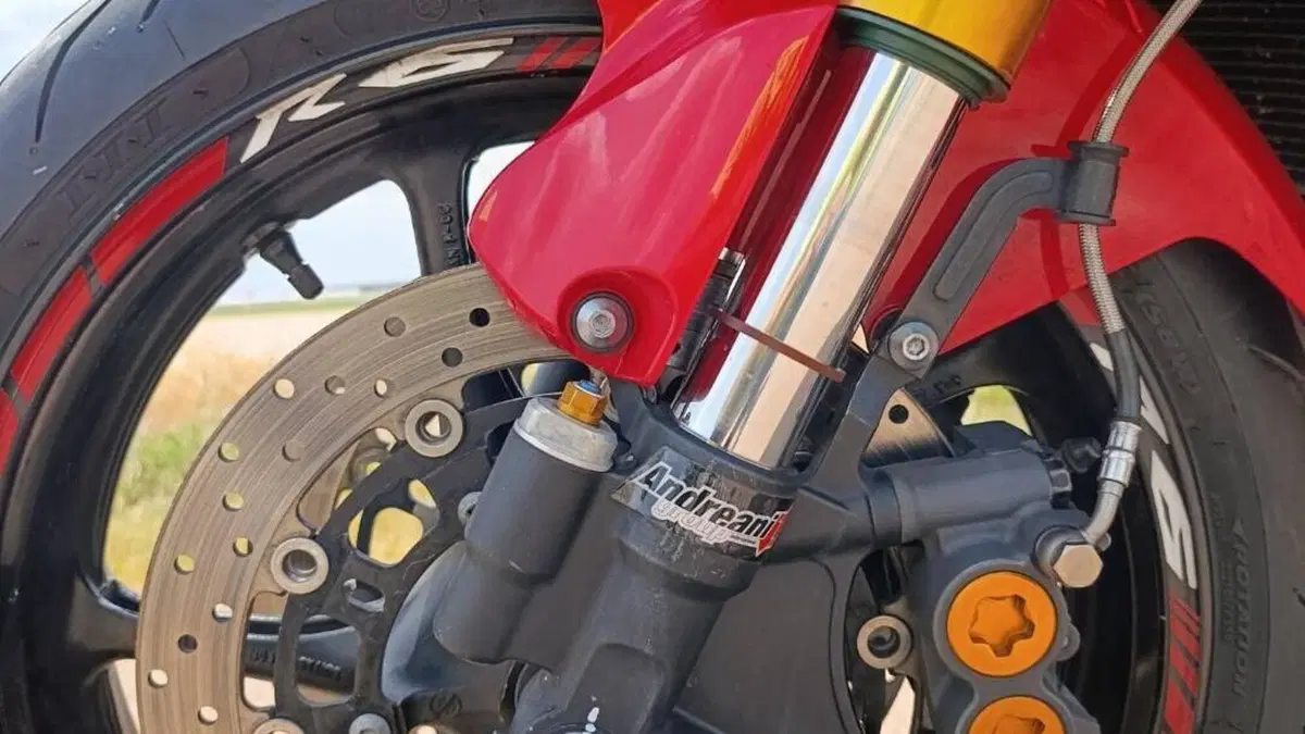 Yamaha YZF R6 (2006 - 07)  (11)