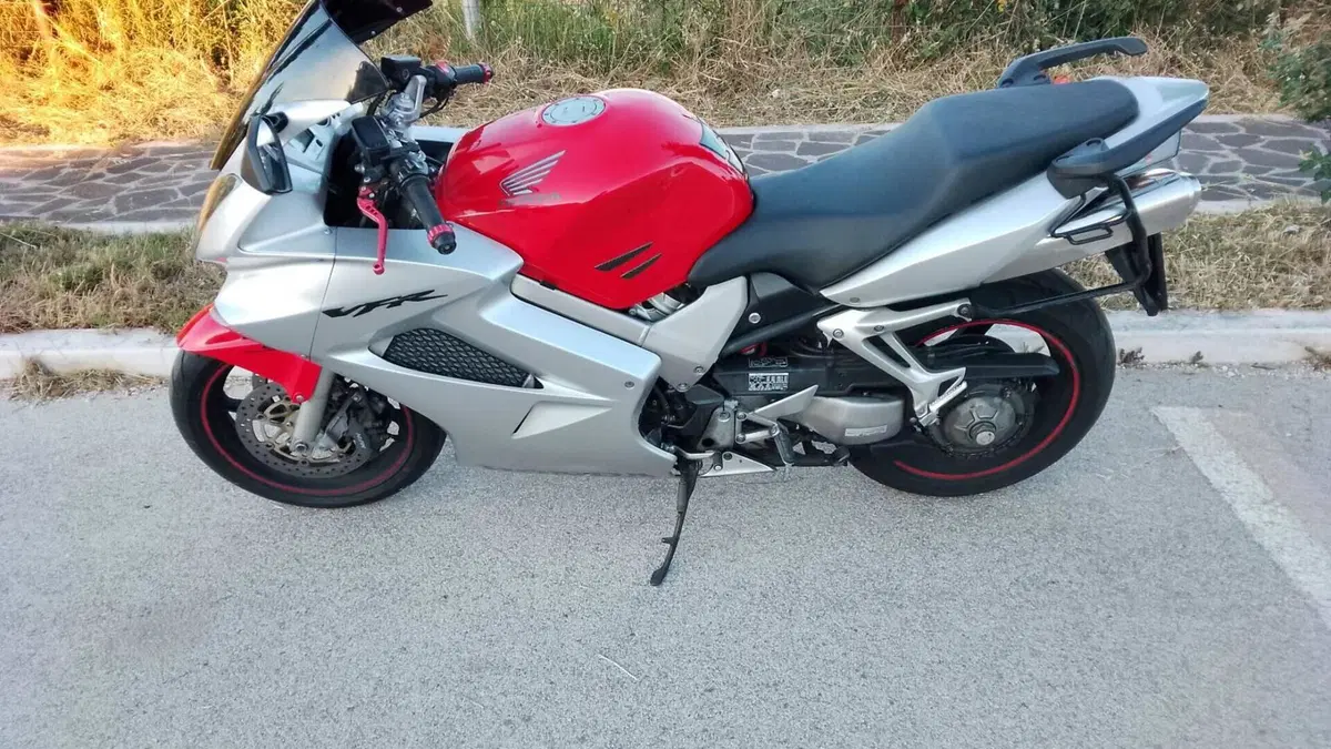 Honda VFR 800 (2002 - 05)  (2)