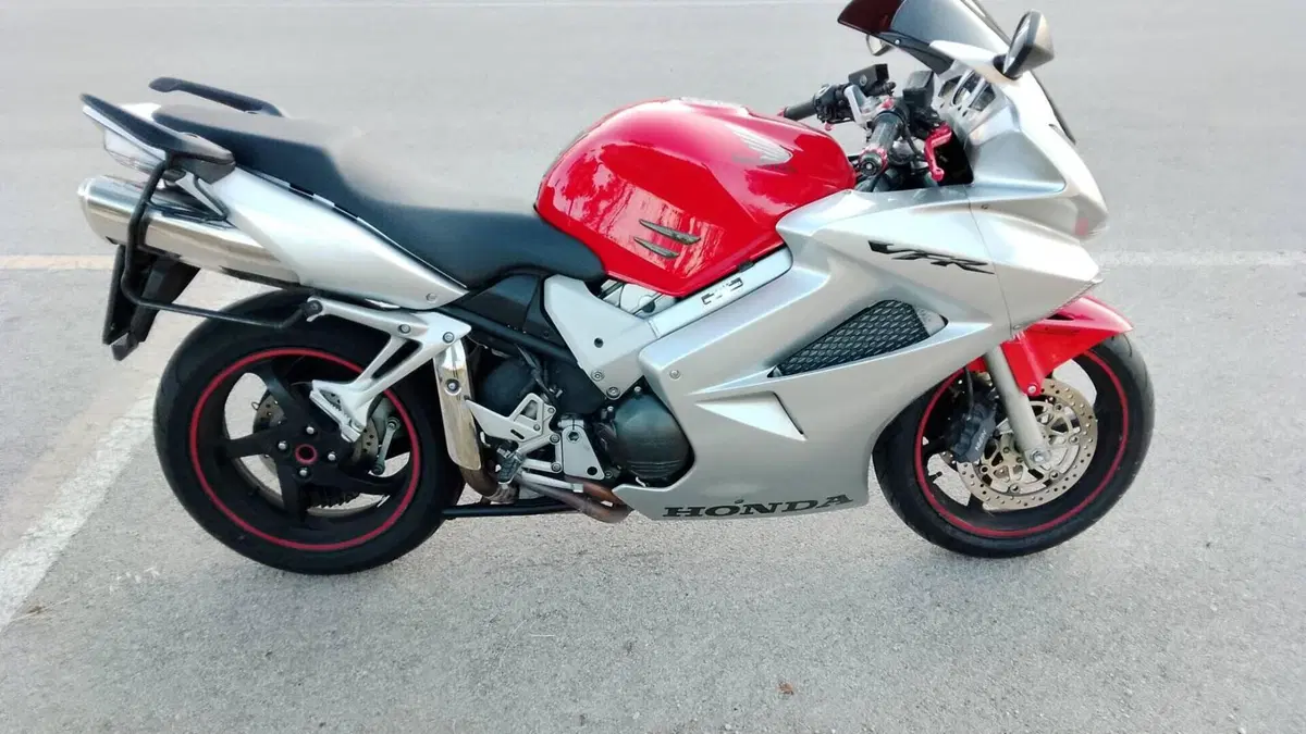 Honda VFR 800 (2002 - 05)  (3)